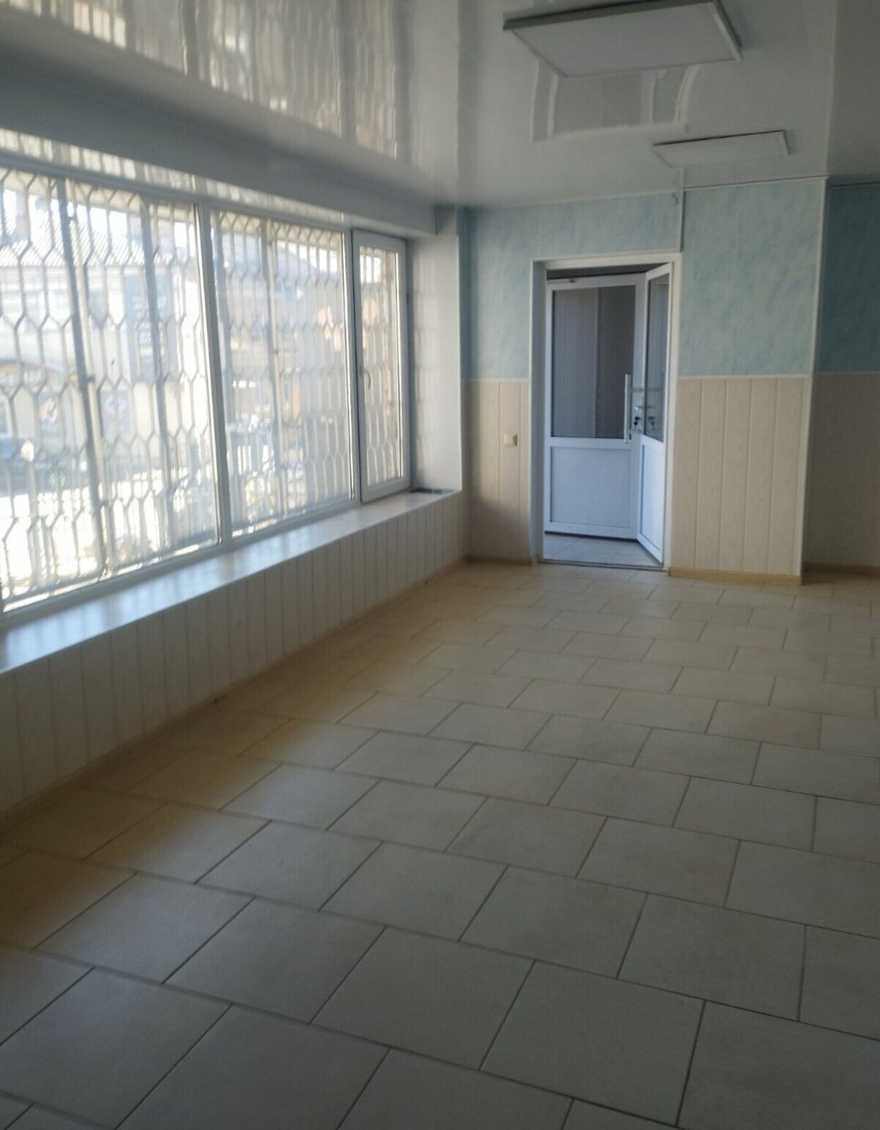 Здається комерційне приміщення на вул. Михайла Малишенка, площа 122 кв.м фото 1 Здається комерційне приміщення на вул. Михайла Малишенка, площа 122 кв.м фото 1