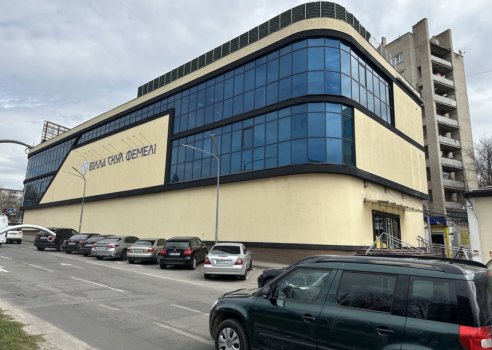 Здається комерційне приміщення на просп. Юності 31А, площа 500 кв.м фото 1 Здається комерційне приміщення на просп. Юності 31А, площа 500 кв.м фото 1