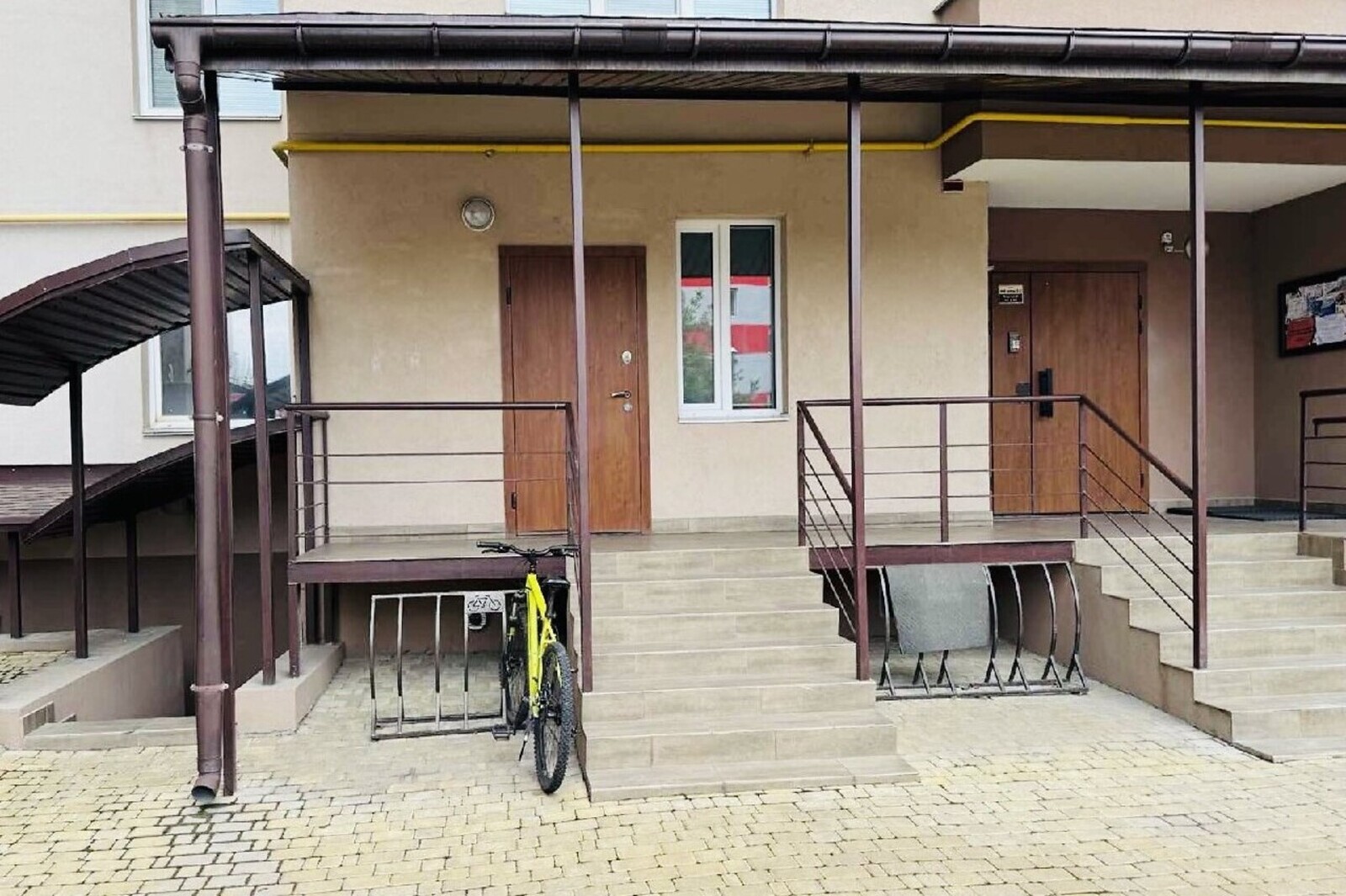 Здається комерційне приміщення на вул. 600-річчя 9В, площа 25 кв.м фото 1 Здається комерційне приміщення на вул. 600-річчя 9В, площа 25 кв.м фото 1