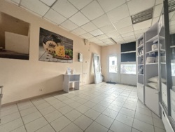 Здається комерційне приміщення на вул. Олександра Довженка 43, площа 35 кв.м фото 4 Здається комерційне приміщення на вул. Олександра Довженка 43, площа 35 кв.м фото 4