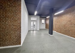 Здається комерційне приміщення на пл. Івана Богуна 27Б, площа 100.5 кв.м фото 11 Здається комерційне приміщення на пл. Івана Богуна 27Б, площа 100.5 кв.м фото 11