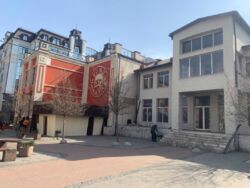 Аренда 60-100 кв.м по Верхнему Валу 30, фасад,через стенку Пузата Хата фото 1 Аренда 60-100 кв.м по Верхнему Валу 30, фасад,через стенку Пузата Хата фото 1