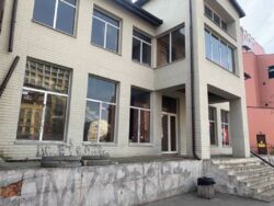 Аренда 60-100 кв.м по Верхнему Валу 30, фасад,через стенку Пузата Хата фото 6 Аренда 60-100 кв.м по Верхнему Валу 30, фасад,через стенку Пузата Хата фото 6