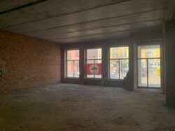 Аренда 60-100 кв.м по Верхнему Валу 30, фасад,через стенку Пузата Хата фото 4 Аренда 60-100 кв.м по Верхнему Валу 30, фасад,через стенку Пузата Хата фото 4