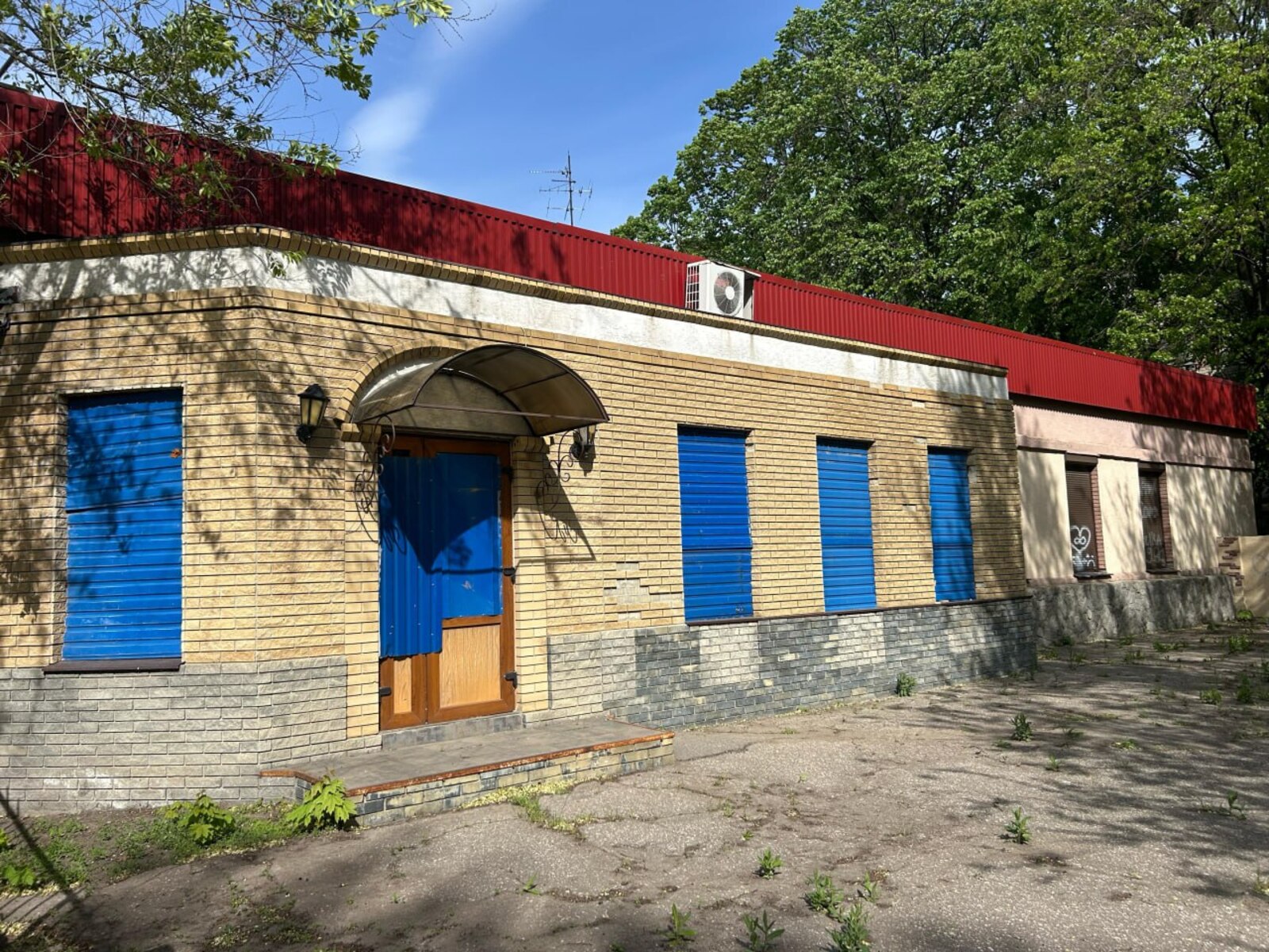 Оренда приміщення 615 м2/ пр. Олександрівський 152 / червона лінія/ м. Тракторний завод 450 м фото 1 Оренда приміщення 615 м2/ пр. Олександрівський 152 / червона лінія/ м. Тракторний завод 450 м фото 1