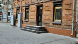 Оренда для магазина, салона, аптеки у центрі на Мономаха 74м фото 1 Оренда для магазина, салона, аптеки у центрі на Мономаха 74м фото 1