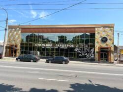 Оренда 450м2 вул. Мазепи 54 перша лінія парковка фото 2 Оренда 450м2 вул. Мазепи 54 перша лінія парковка фото 2