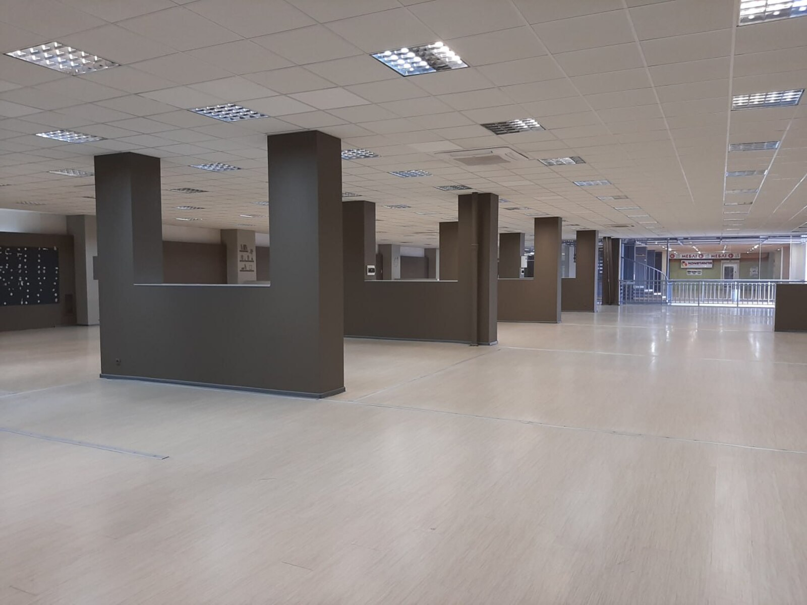     1220+216..-   CALL CENTRE, SHOW ROOM  1