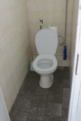     1220+216..-   CALL CENTRE, SHOW ROOM  16
