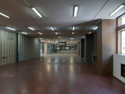     1220+216..-   CALL CENTRE, SHOW ROOM  4