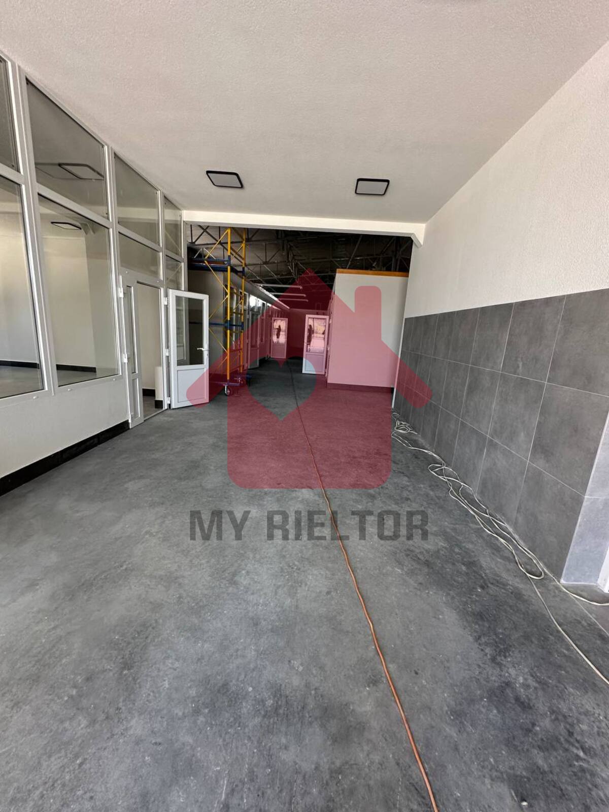 Оренда приміщень в торгово-офісному центрі. фото 1 Оренда приміщень в торгово-офісному центрі. фото 1