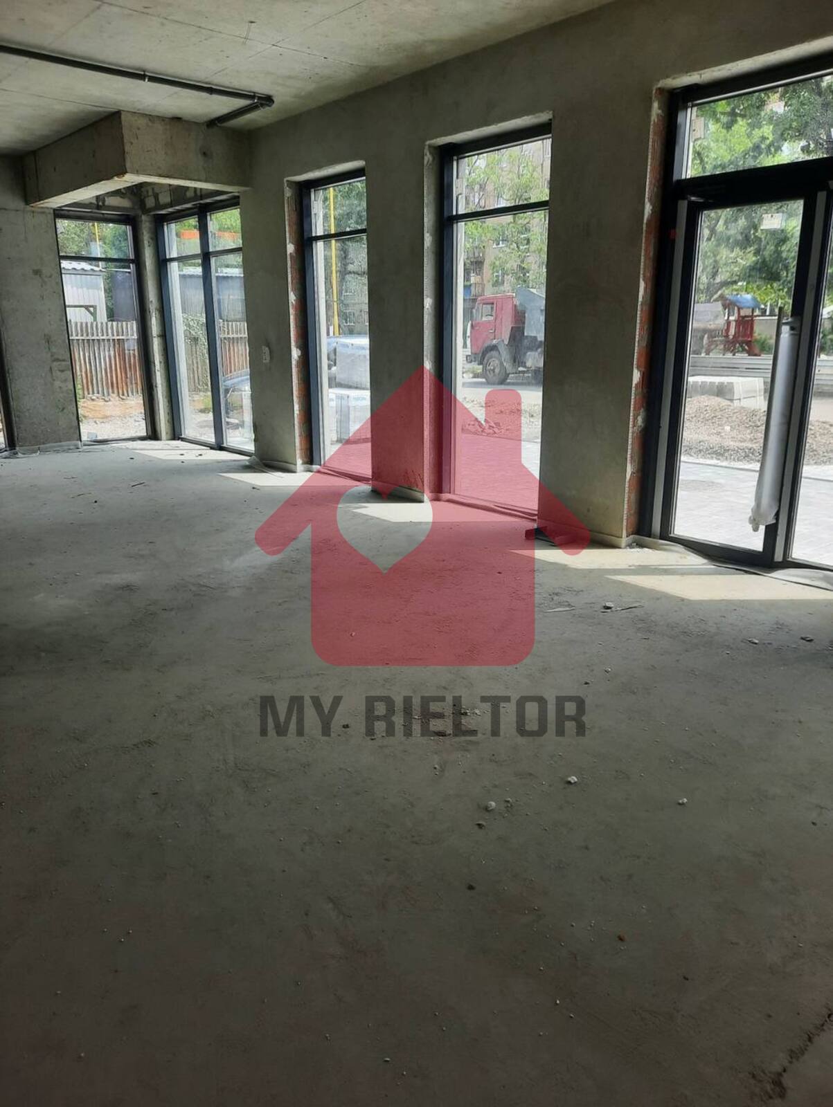 Оренда комерції недалеко від Центру! фото 1 Оренда комерції недалеко від Центру! фото 1