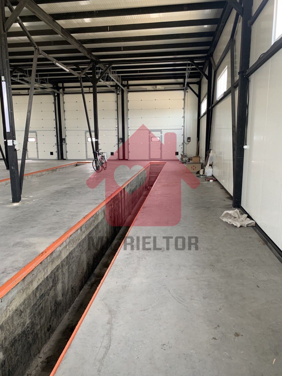 Ангари біля ринку Краснодонців фото 1 Ангари біля ринку Краснодонців фото 1