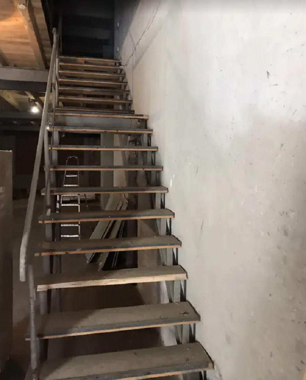 Здається комерційне приміщення на вул. Гайова, площа 190 кв.м фото 1 Здається комерційне приміщення на вул. Гайова, площа 190 кв.м фото 1