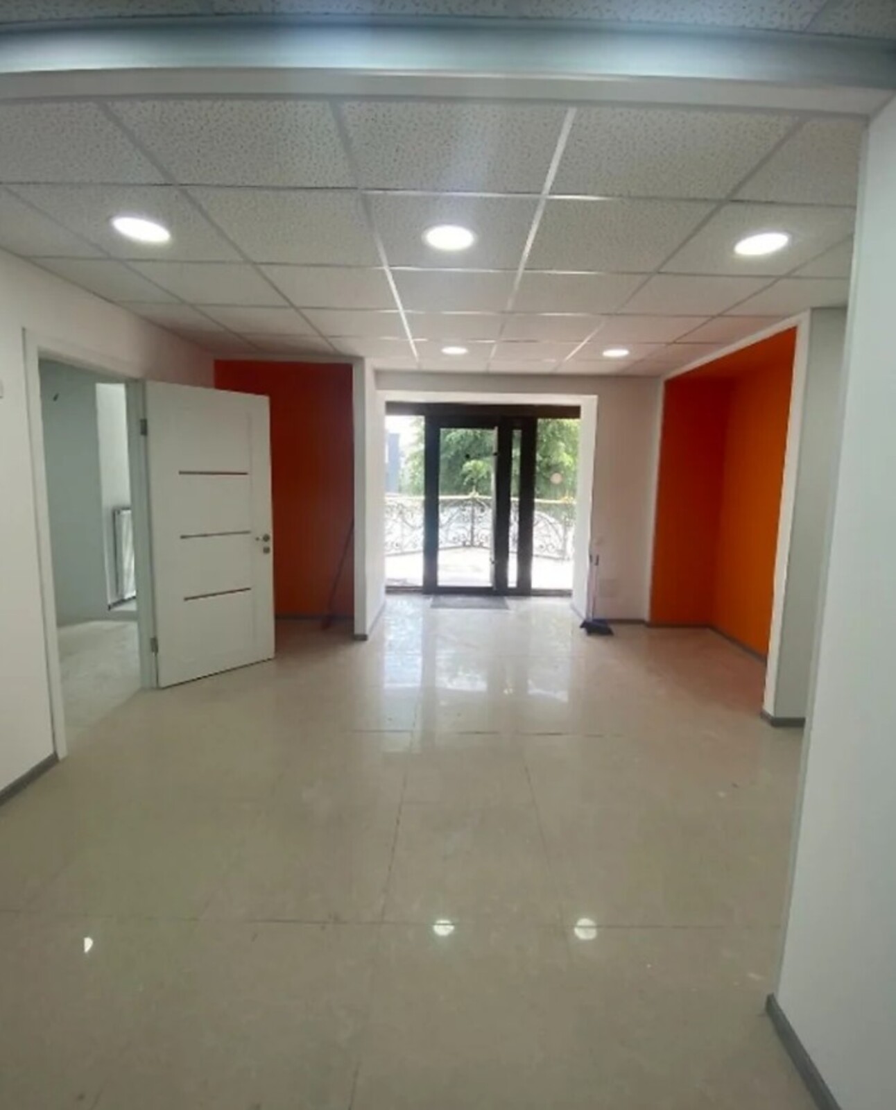 Здається приміщення 130 кв.м. з ремонтом. Перша лінія. Окремий вхід. Р-н Вишенька фото 1 Здається приміщення 130 кв.м. з ремонтом. Перша лінія. Окремий вхід. Р-н Вишенька фото 1