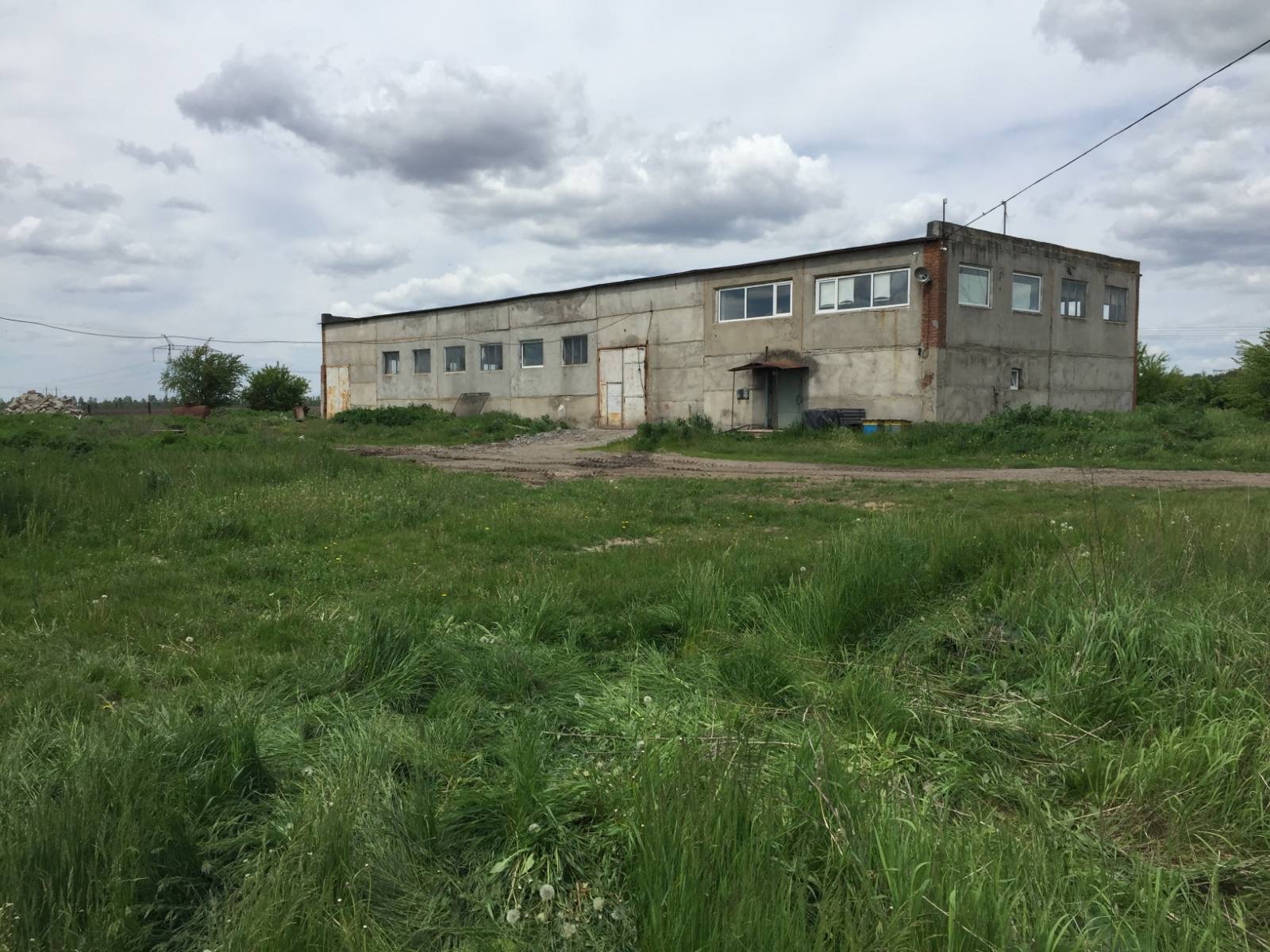 Виробниче приміщення біля міста фото 1 Виробниче приміщення біля міста фото 1