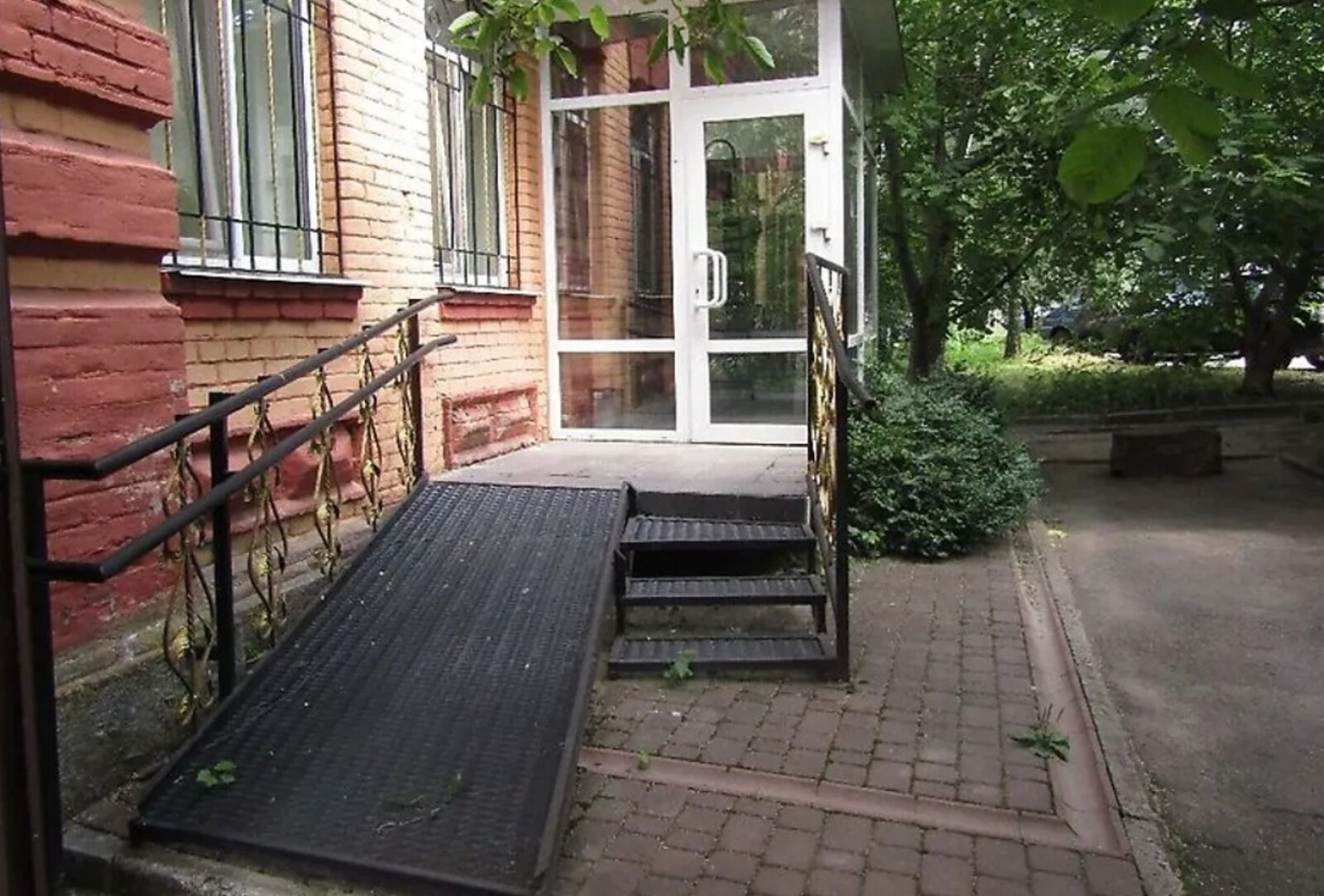 Оренда комерційного приміщення в Центрі міста. 34 кв.м. Нормальний стан. фото 1 Оренда комерційного приміщення в Центрі міста. 34 кв.м. Нормальний стан. фото 1