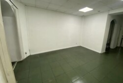 Здається торгове приміщення біля центрального ринку, 40 кв.м. Прохідне місце фото 3 Здається торгове приміщення біля центрального ринку, 40 кв.м. Прохідне місце фото 3