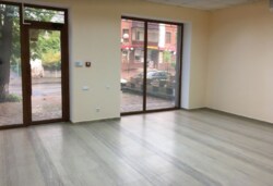 Здається комерційне приміщення в центрі .Ремонт, 81 кв.м. фото 1 Здається комерційне приміщення в центрі .Ремонт, 81 кв.м. фото 1