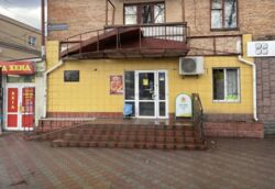 Здається комерційне приміщення на вул. Пирогова, прохідне фасадне, окремий вхід. фото 1 Здається комерційне приміщення на вул. Пирогова, прохідне фасадне, окремий вхід. фото 1