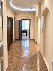 ОРЕНДА ПРИМІЩЕННЯ В ЦЕНТРІ МІСТА вул. Соборна Здається в оренду просторе приміщення площею 72 м² у самому центрі міста. фото 8 ОРЕНДА ПРИМІЩЕННЯ В ЦЕНТРІ МІСТА вул. Соборна Здається в оренду просторе приміщення площею 72 м² у самому центрі міста. фото 8