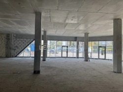 Оренда нежитлового комерційного приміщення (торгівельна площа) у Дніпровському районі Києва, пр. Леоніда Каденюка. фото 4 Оренда нежитлового комерційного приміщення (торгівельна площа) у Дніпровському районі Києва, пр. Леоніда Каденюка. фото 4