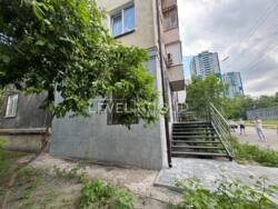 Оренда фасадного приміщення 46 м² з панорамними вікнами фото 4 Оренда фасадного приміщення 46 м² з панорамними вікнами фото 4
