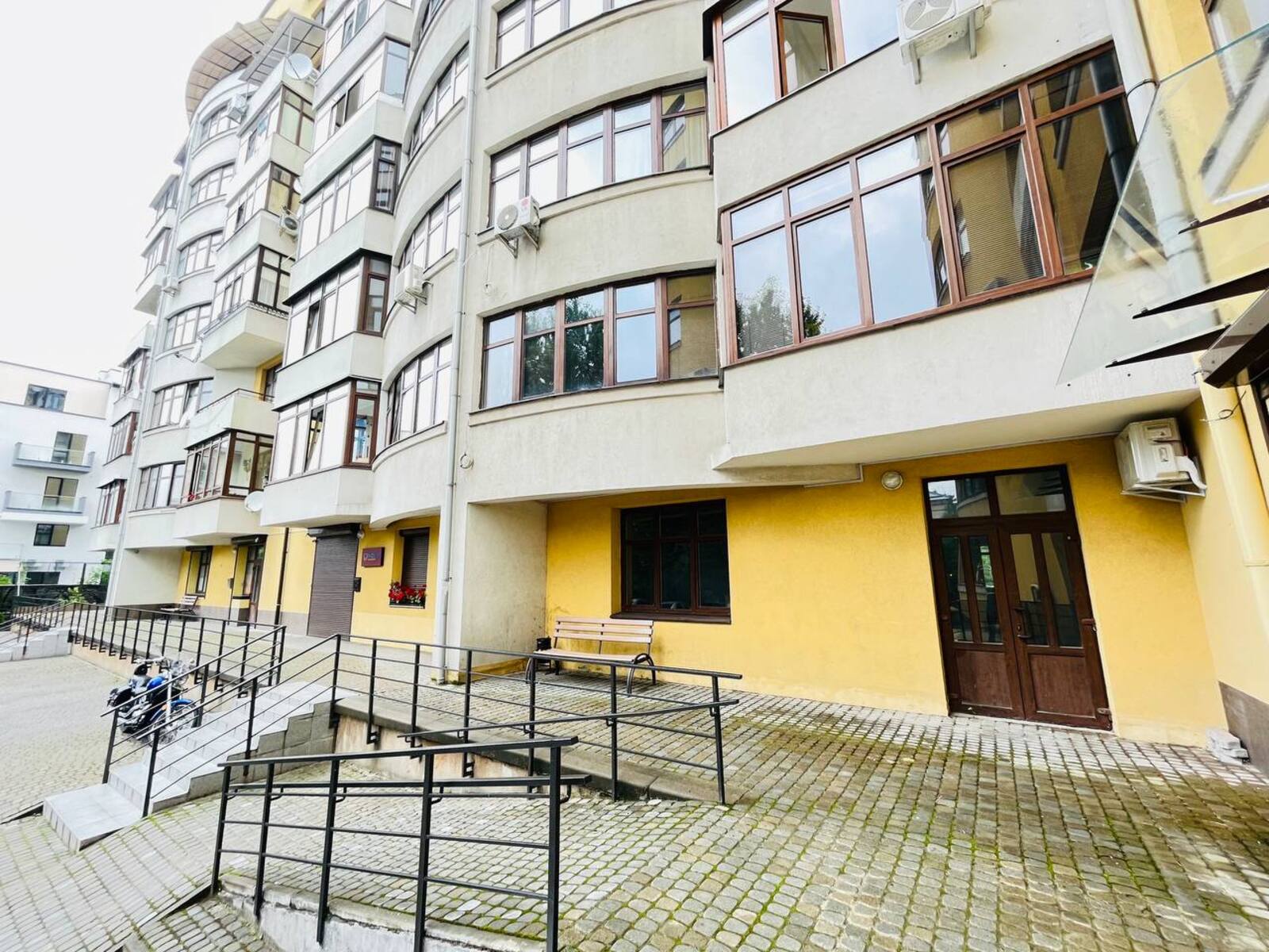Оренда фасадного приміщення вулиця Героїв Крут 95 метрів фото 1 Оренда фасадного приміщення вулиця Героїв Крут 95 метрів фото 1