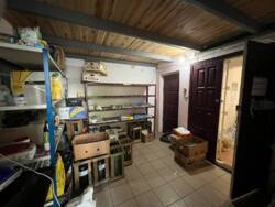 Надається приміщення в оренду під будь яку комерційну діяльність. Прохідна локація фото 2 Надається приміщення в оренду під будь яку комерційну діяльність. Прохідна локація фото 2