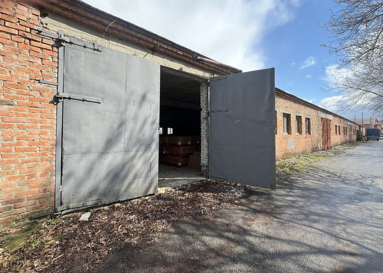 ������� ���������� ��������� �� ���. ������� ��������, ����� 300 ��.� ���� 1