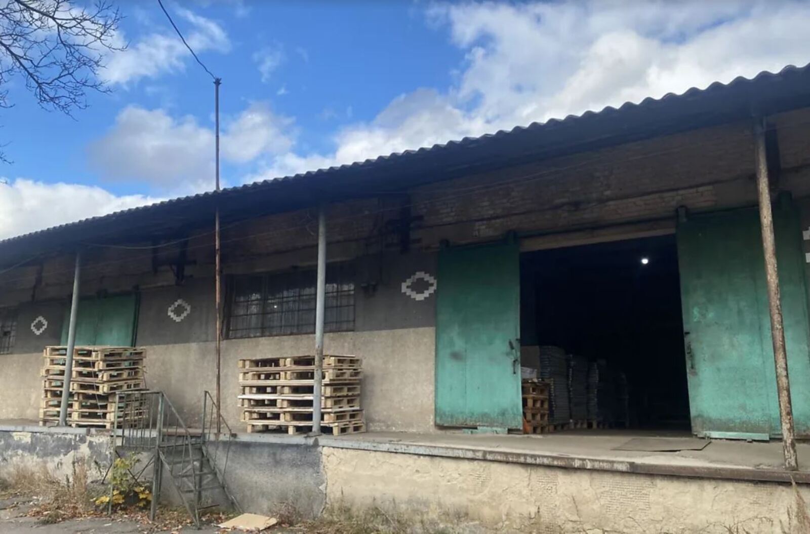 Здається комерційне приміщення на вул. Антонова Олега, площа 600 кв.м фото 1 Здається комерційне приміщення на вул. Антонова Олега, площа 600 кв.м фото 1