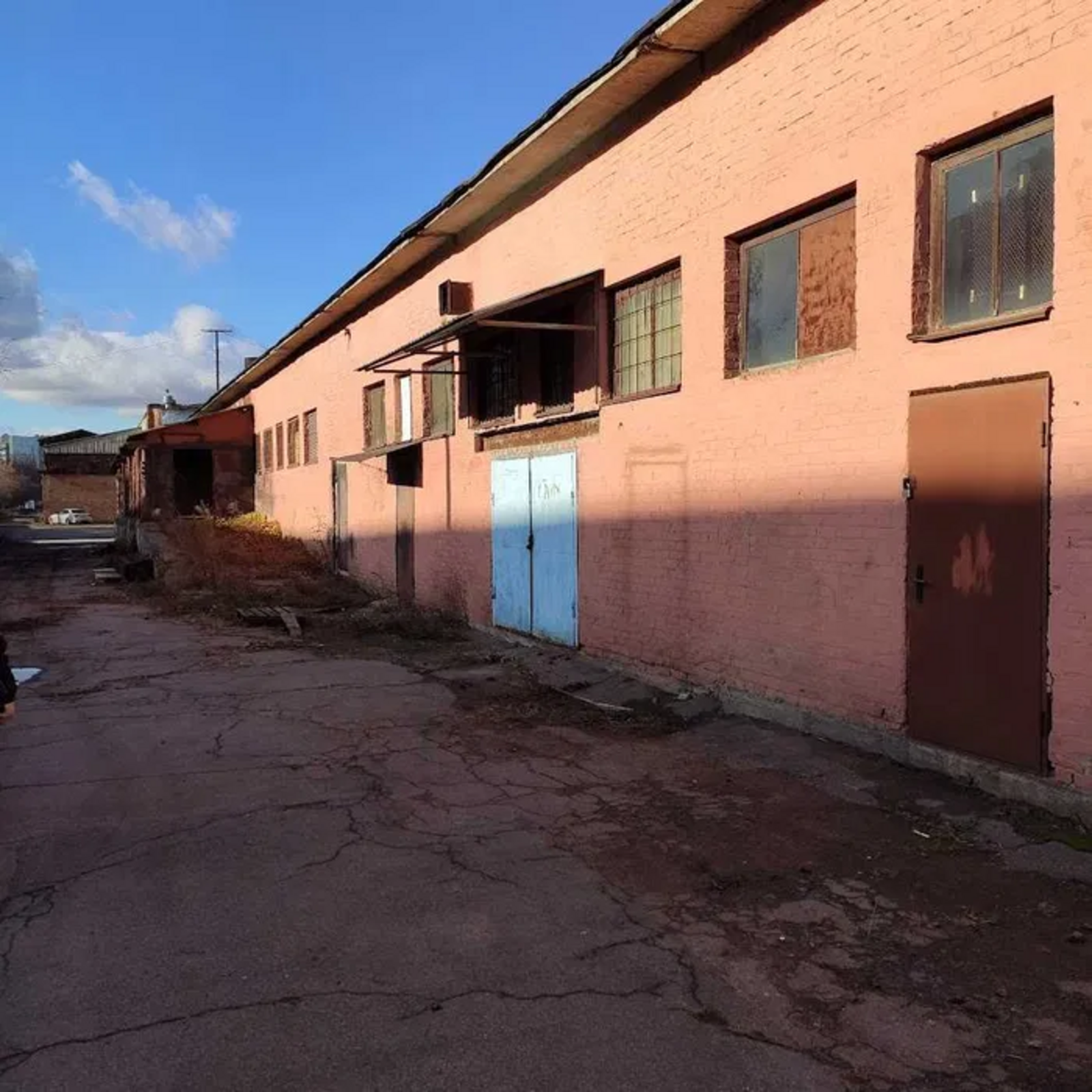 Довгострокова оренда складского приміщеня 180м. 10 000 грн фото 1 Довгострокова оренда складского приміщеня 180м. 10 000 грн фото 1