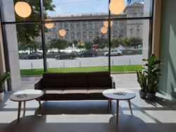   'Kyiv Maidan Plaza'     4  .  5