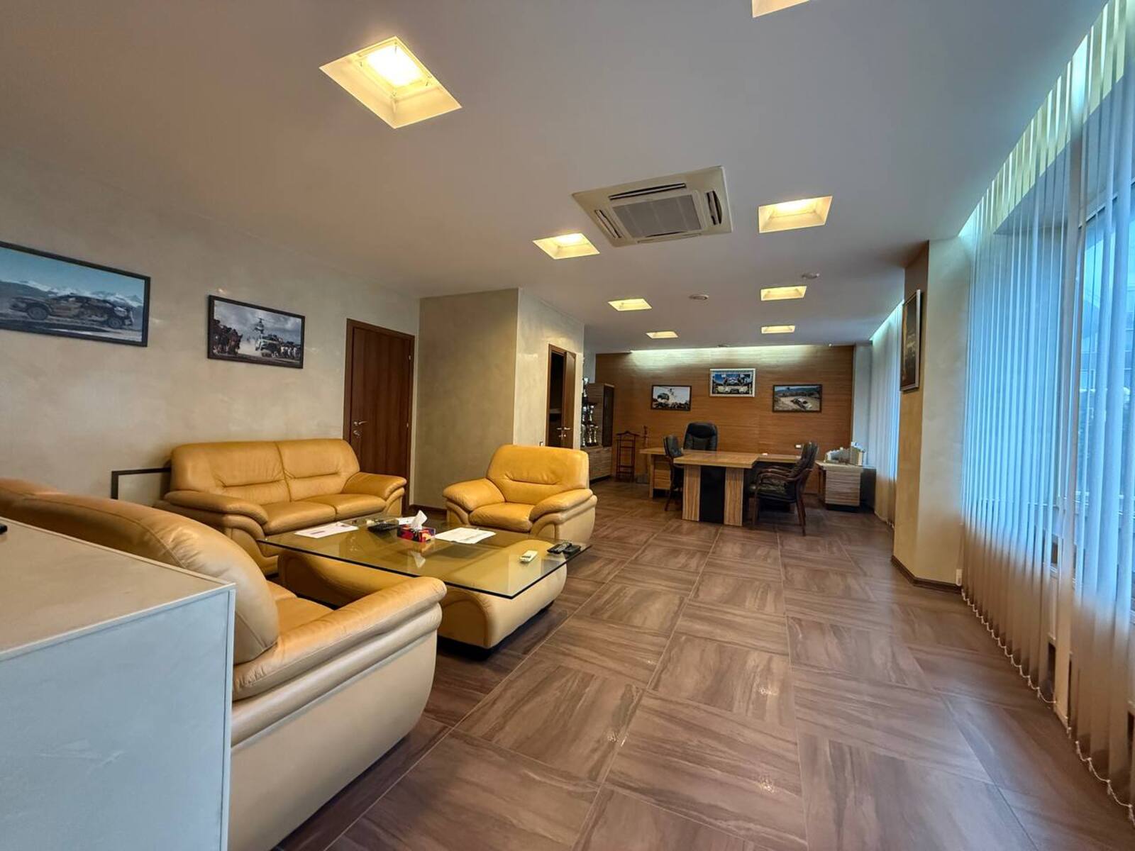 🏢 ������ ���������� ����� 215 �² � ����������� �� ������ �����. ���� 1