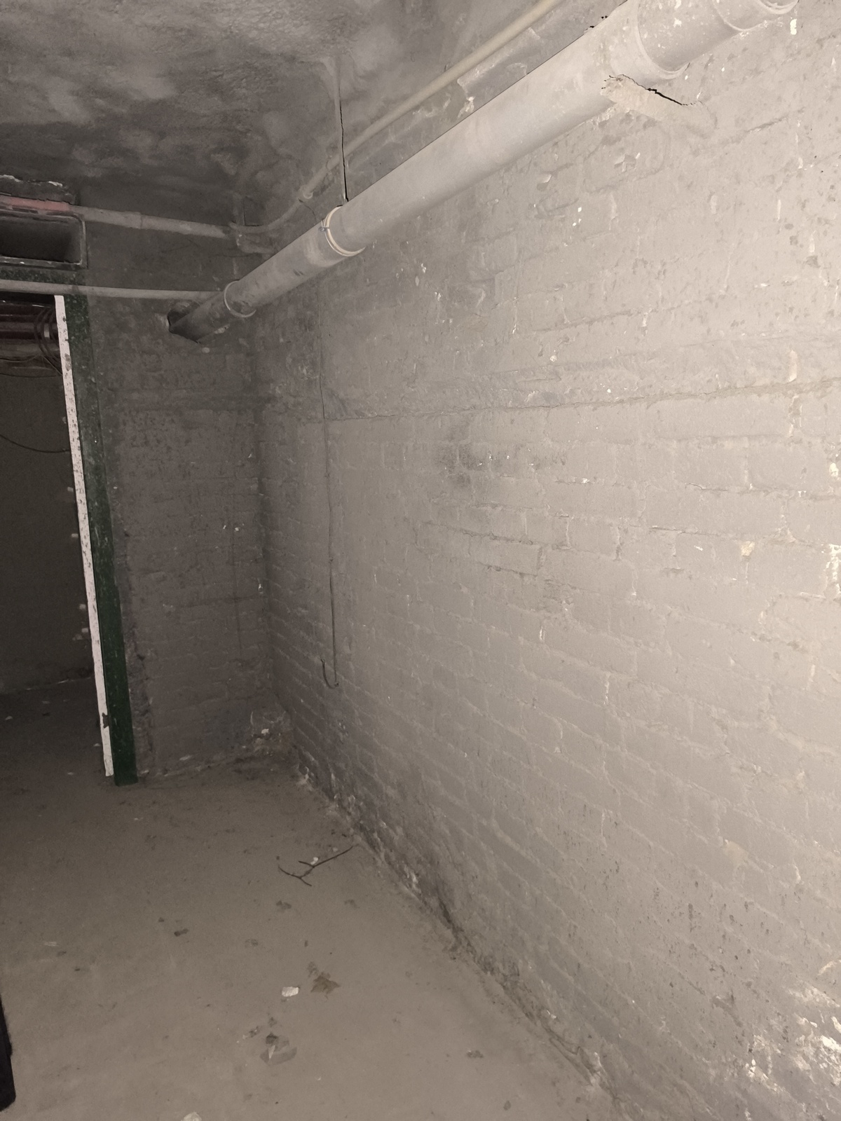 Аренда цокольного помещеня с от.входом на пр.Яворницкого ( около Главпоштампа) фото 1 Аренда цокольного помещеня с от.входом на пр.Яворницкого ( около Главпоштампа) фото 1