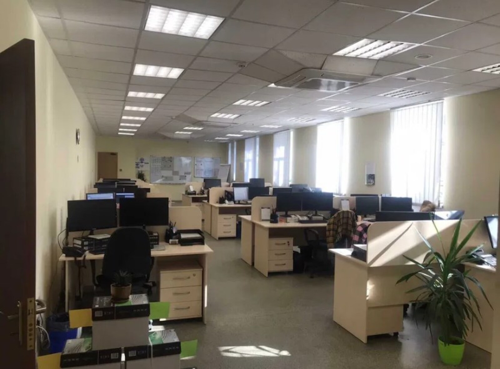 Здаються офісні кабінети від 12 до 30 кв.м. Центр міста. фото 1 Здаються офісні кабінети від 12 до 30 кв.м. Центр міста. фото 1