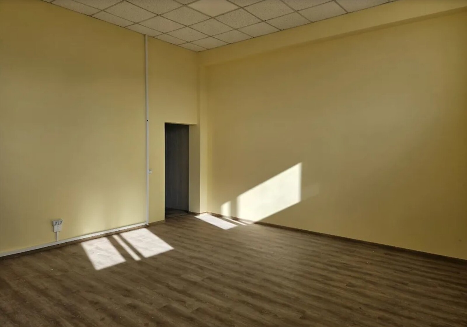 Здаються офісні приміщення, 51,62 кв.м. в Ленінському районі (р-к Урожай) фото 1 Здаються офісні приміщення, 51,62 кв.м. в Ленінському районі (р-к Урожай) фото 1