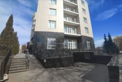 Оренда офісного приміщення на вул. Праведників світу. Ремонт. фото 1 Оренда офісного приміщення на вул. Праведників світу. Ремонт. фото 1