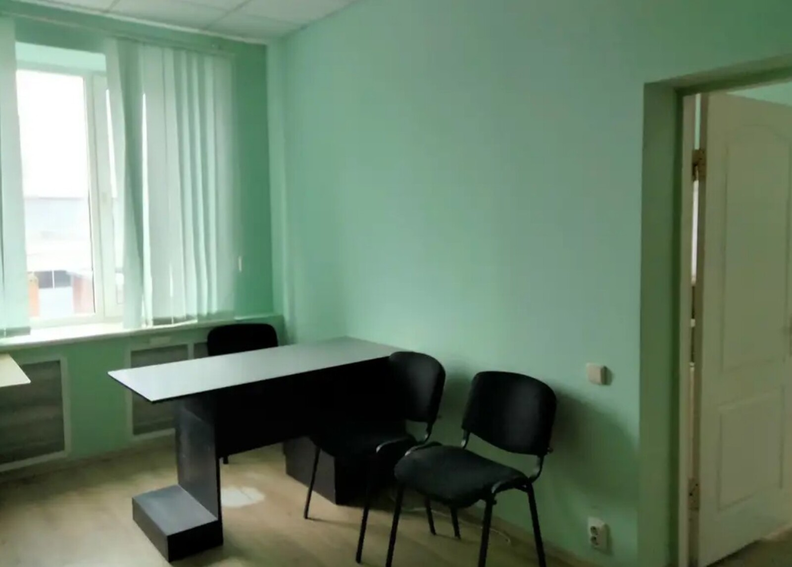 Здається офісне приміщення, 2 кімнати, 23 кв.м р-н Вишенька фото 1 Здається офісне приміщення, 2 кімнати, 23 кв.м р-н Вишенька фото 1