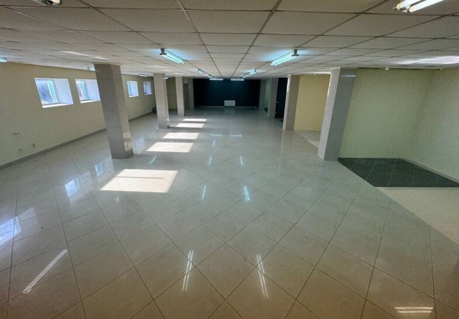 Здається офісне приміщення 200 кв.м. Замостянський район. фото 1 Здається офісне приміщення 200 кв.м. Замостянський район. фото 1