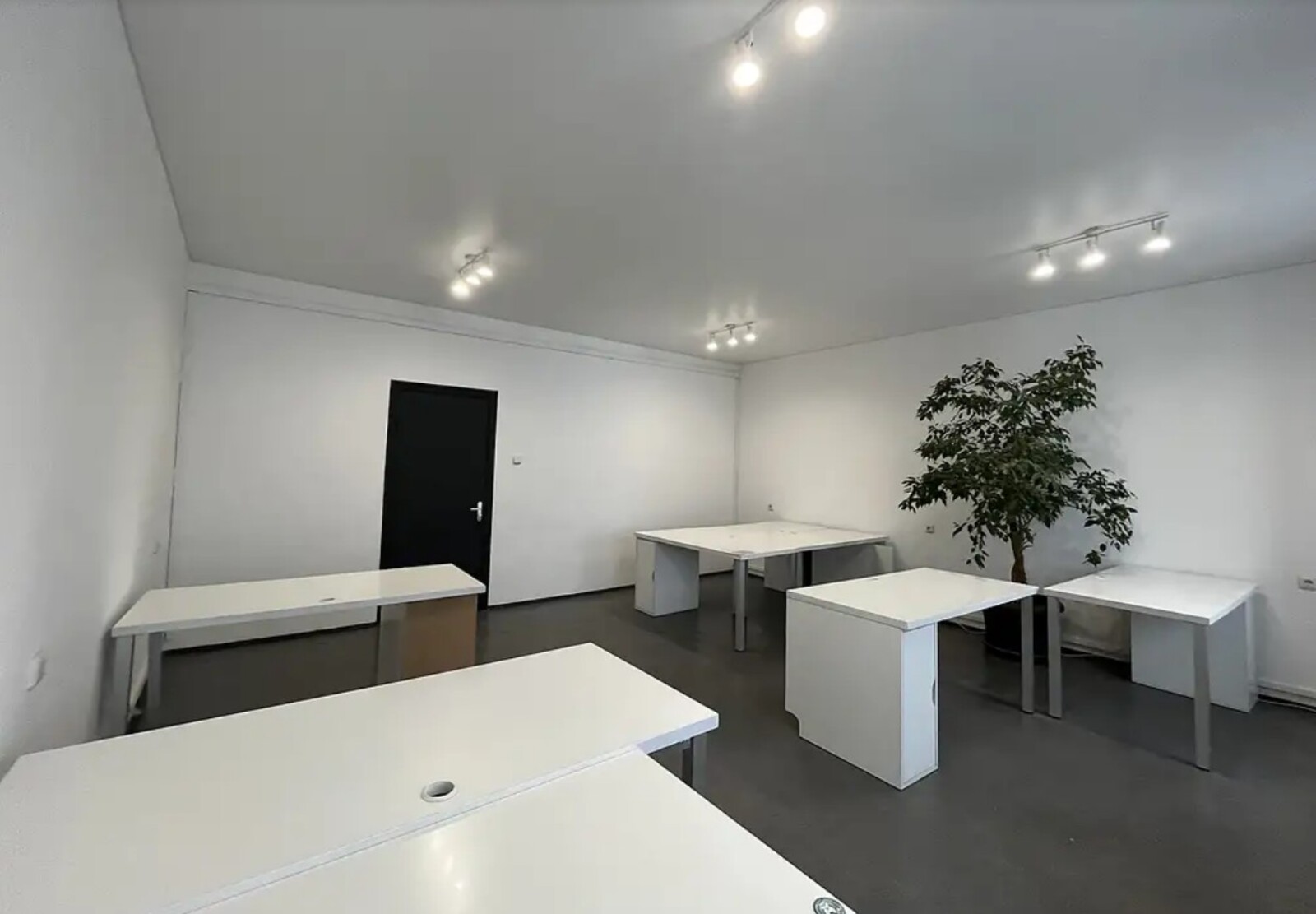 Здається приміщення комерційного призначення, 30 м2, в престижному районі 'Вишенька' фото 1 Здається приміщення комерційного призначення, 30 м2, в престижному районі 'Вишенька' фото 1