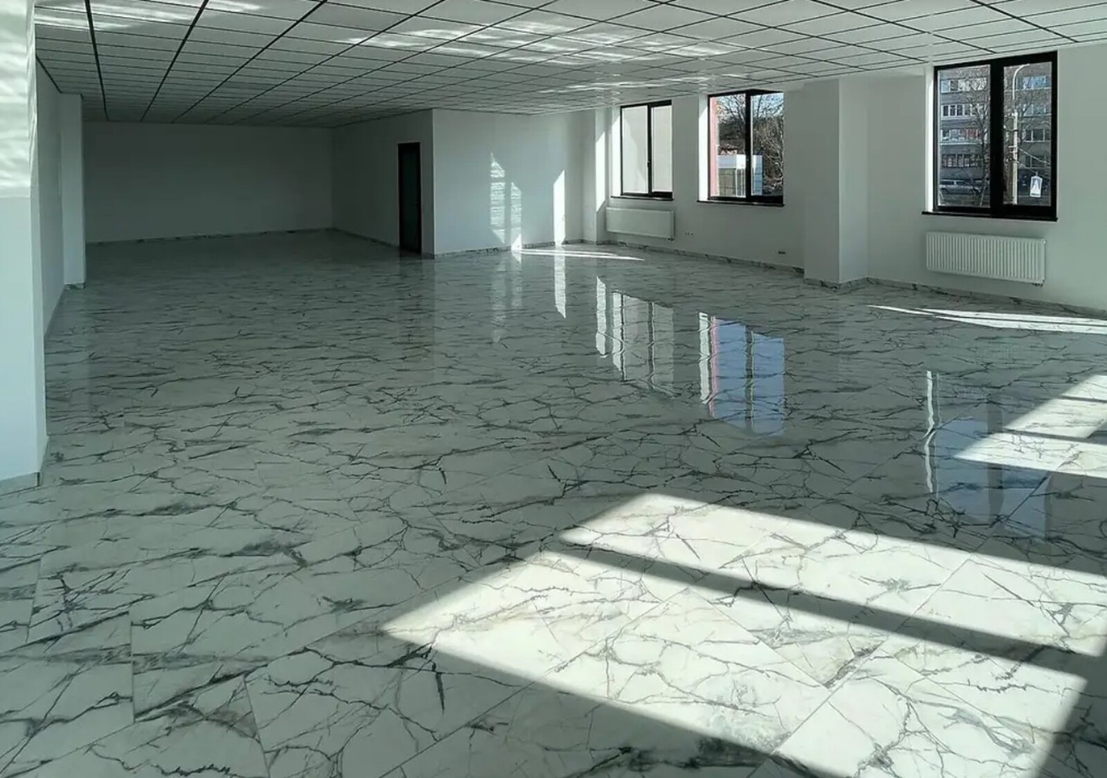 Здаються офісні приміщення від 3 до 1400 кв.м. З ремонтом. Замостянський район фото 1 Здаються офісні приміщення від 3 до 1400 кв.м. З ремонтом. Замостянський район фото 1