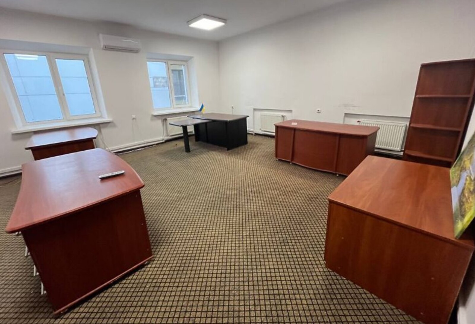 Здається офісне приміщення 35 кв.м. в р-ні Вишенька. фото 1 Здається офісне приміщення 35 кв.м. в р-ні Вишенька. фото 1