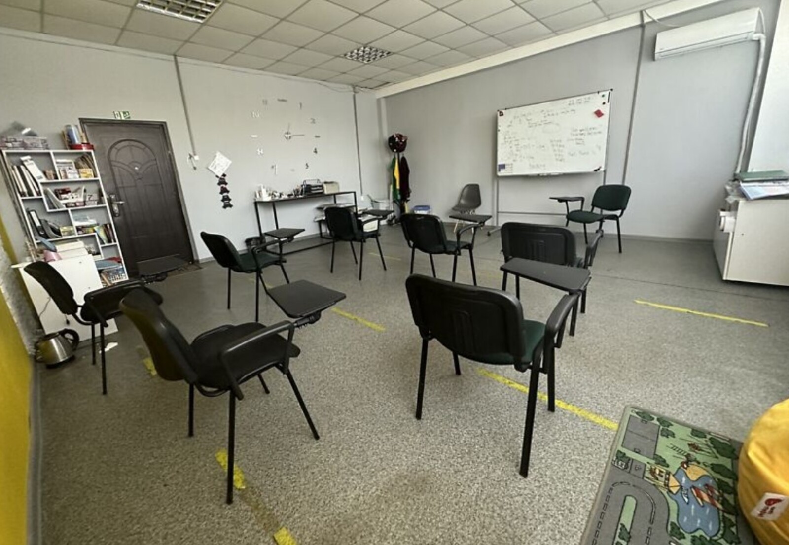 Здається офісне приміщення в Замостянському районі 40 кв.м. фото 1 Здається офісне приміщення в Замостянському районі 40 кв.м. фото 1