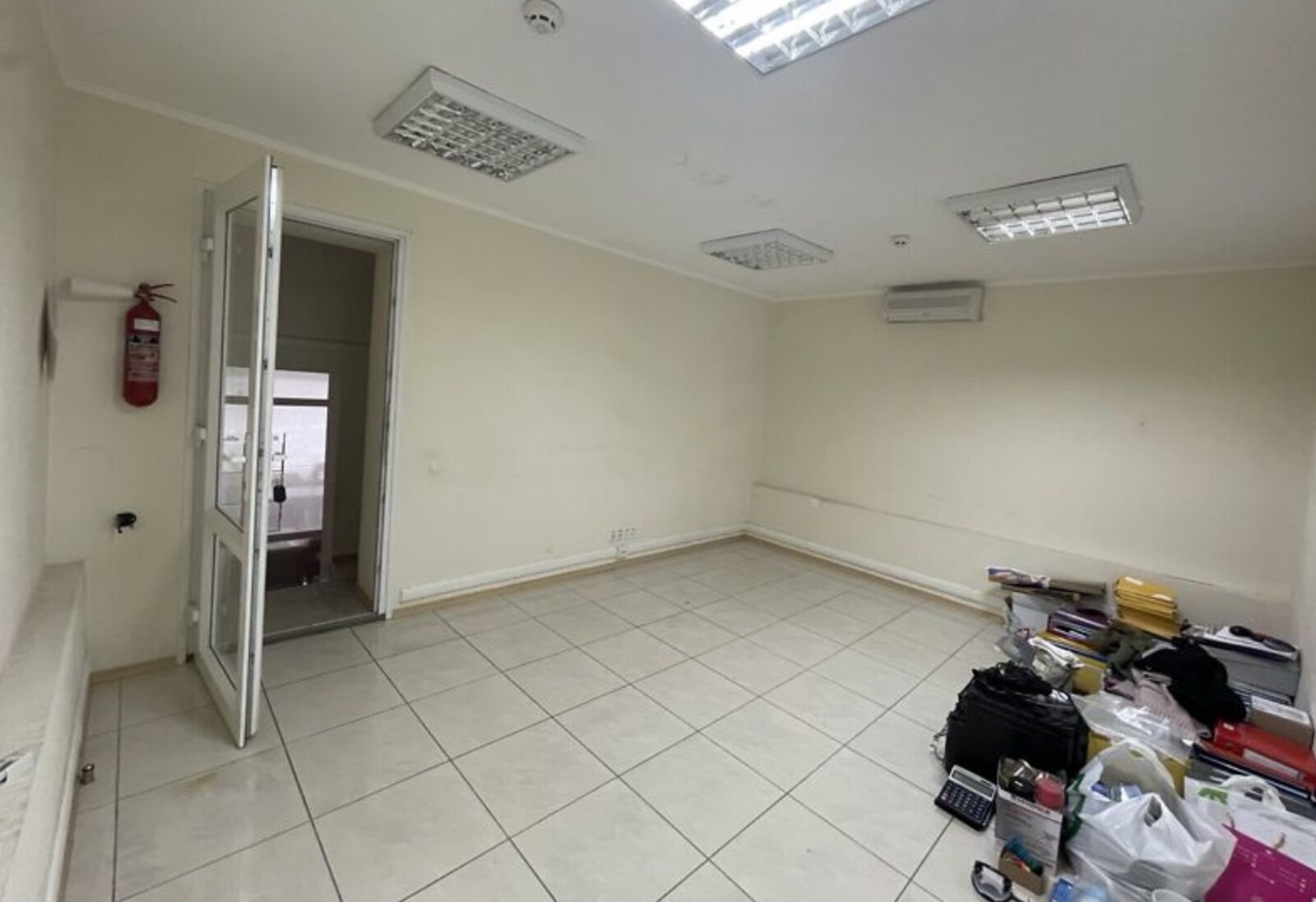 Оренда офісного приміщення в р-ні Вишенька, 21 кв.м. фото 1 Оренда офісного приміщення в р-ні Вишенька, 21 кв.м. фото 1