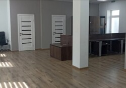 Здається офісне приміщення в Центрі міста. 115 кв.м. Ремонт. Окремий вхід. фото 4 Здається офісне приміщення в Центрі міста. 115 кв.м. Ремонт. Окремий вхід. фото 4