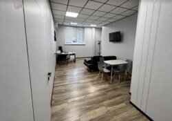 Здається комерційне приміщення 108 кв.м. ЖК Родинний маєток. Центр фото 3 Здається комерційне приміщення 108 кв.м. ЖК Родинний маєток. Центр фото 3