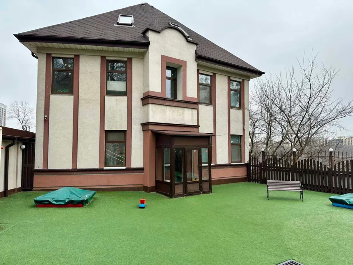 ������ ������ ������ ����� ������� ����� � ��������� 1150 �2 ���� 1