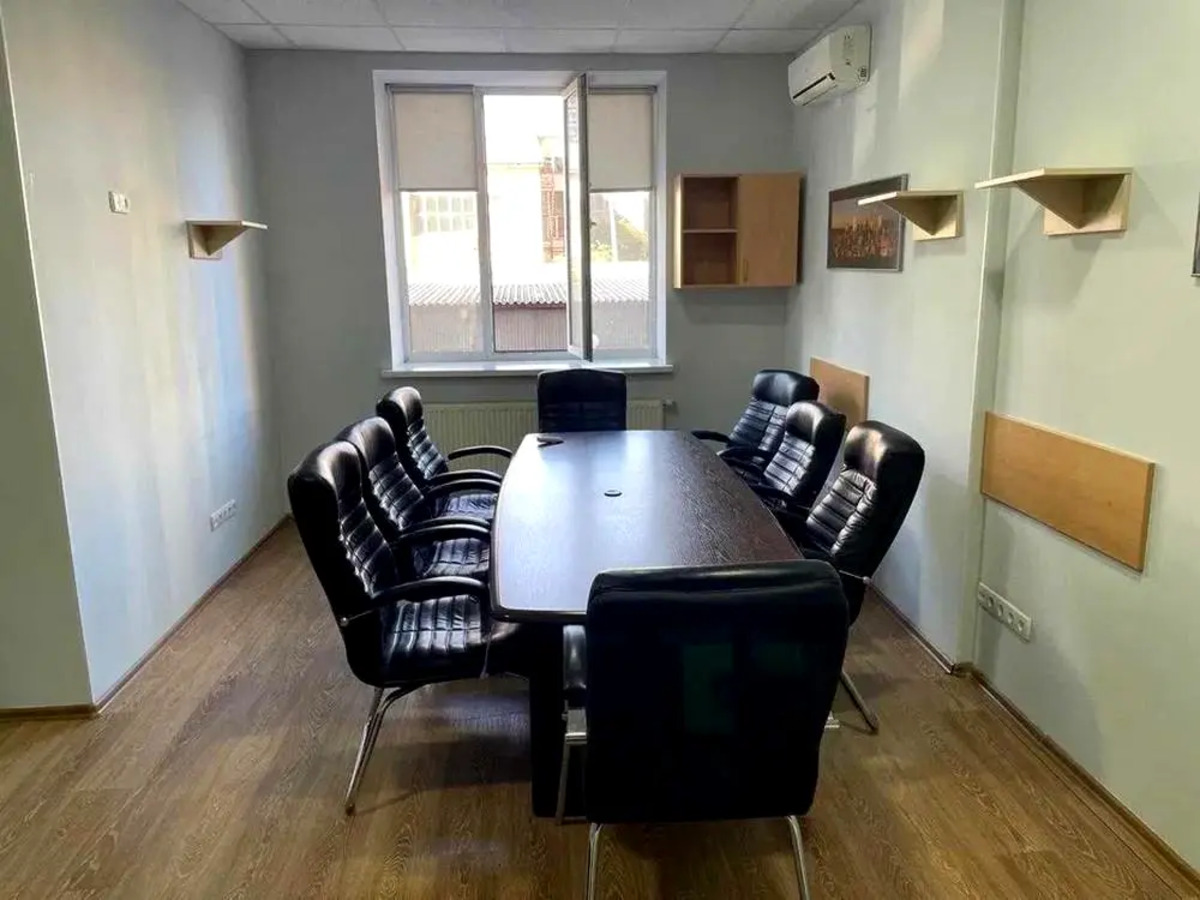 Офіс 177 м² в місті - фото 2