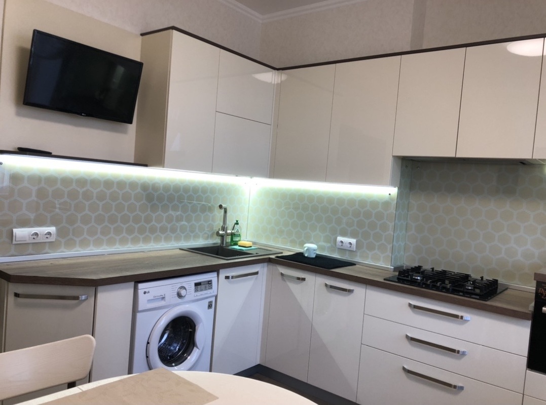 Парковая посуточно 1 комнатная с видом на море фото 1 Парковая посуточно 1 комнатная с видом на море фото 1